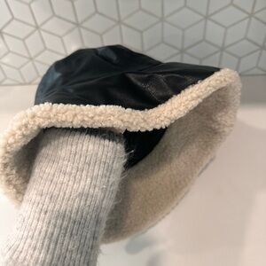 NWT Shiraleah Black Faux Leather Bucket Hat with Sherpa Lining